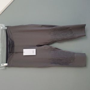 GYMSHARK combat cropped leggings (sz S)